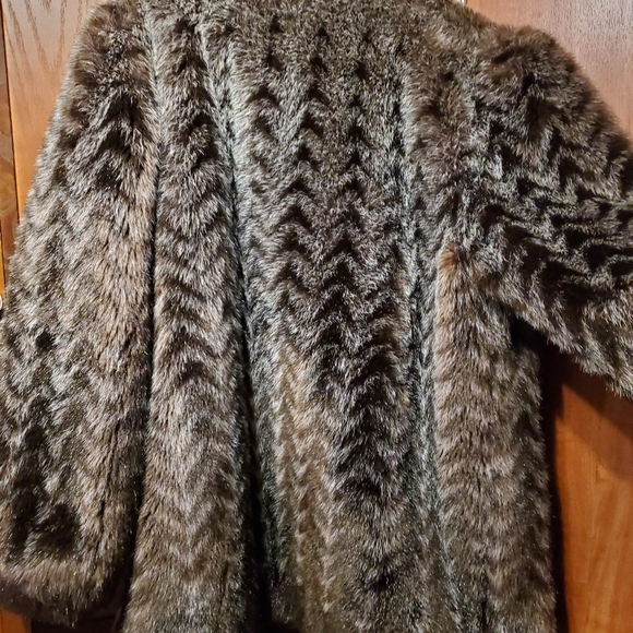 Vintage - LIKE NEW - Jordache Faux Fur (size M) - Picture 4 of 9
